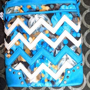 Zigzag crossbody bag